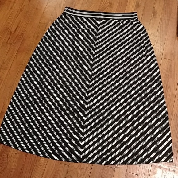 Faded Glory Dresses & Skirts - Faded Glory Maxi Skirt 🥀